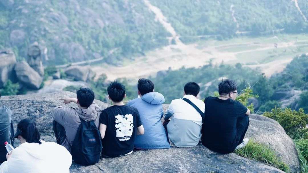 Wenzhou Nova Electronics Team Building Scaling New Heights of Unity at Tianluobei Peak4.jpg